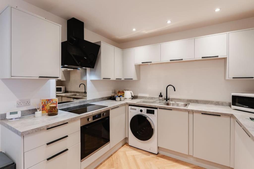 Boutique Apartment - Mazerystays Exley ภายนอก รูปภาพ